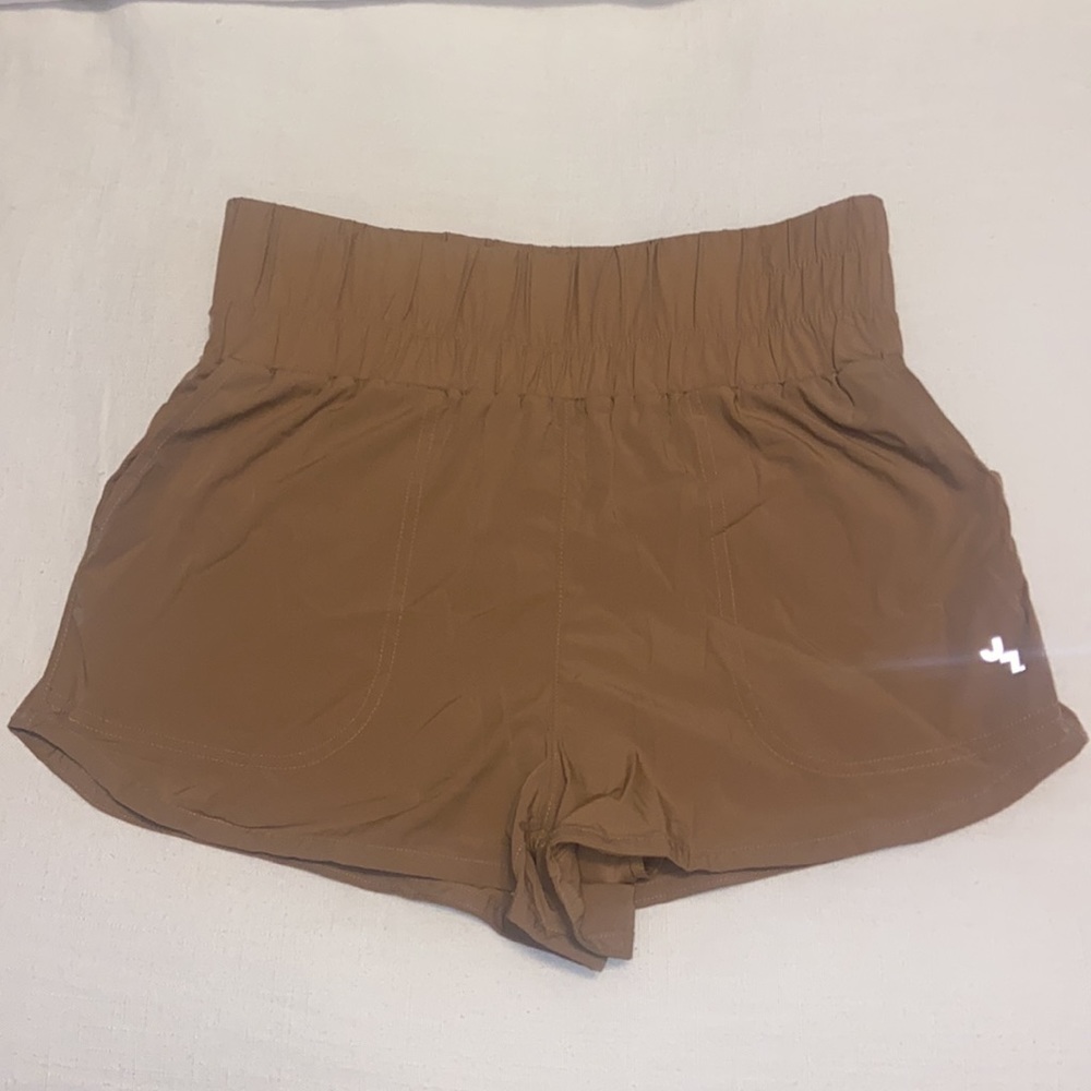 JoyLab Women's High-Rise Woven Shorts 2.5"  Tan XS - Picture 4 of 6